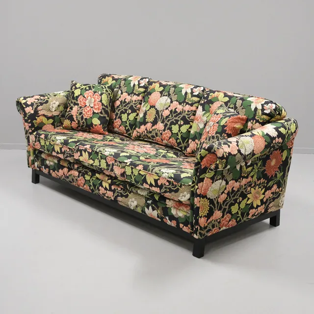BRÖDERNA ANDERSSON. SOFFA, 3-SITS, "FALSTERBO", TYG MAGNOLIA SVART.