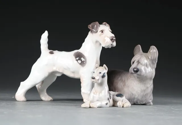 Royal Copenhagen, Bing & Grøndahl. Tre hunde af porcelæn (3)