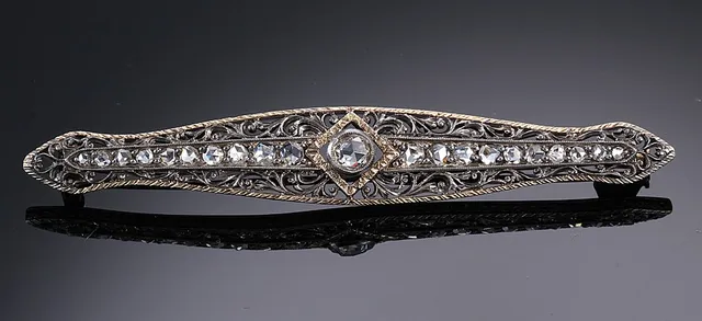 Diamantbroche af guld og sølv i vintagestil