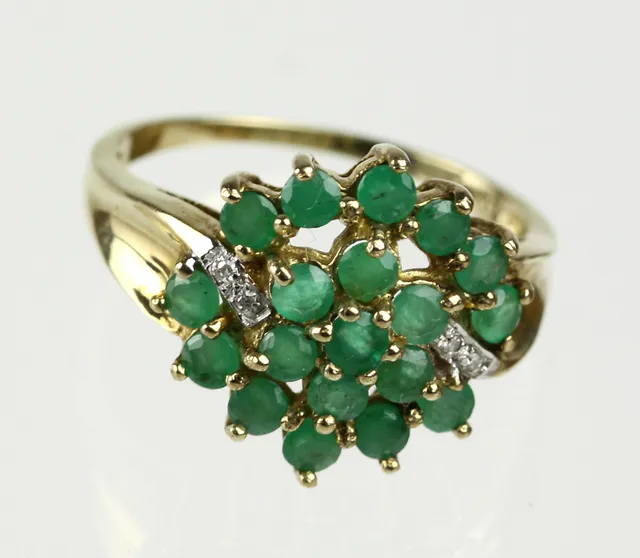 SMARAGD RING, mit Brillanten, Gelbgold 375.