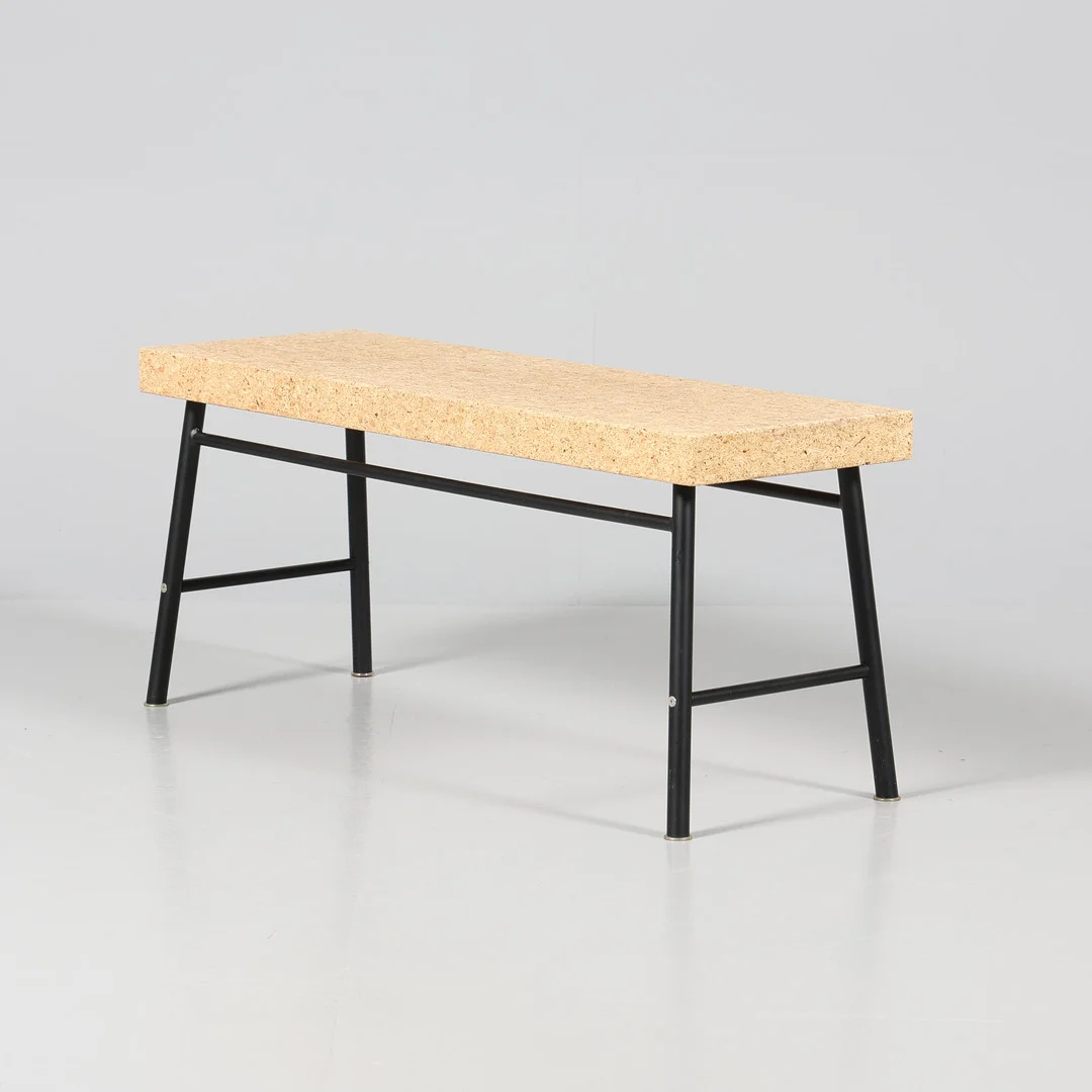 ILSE CRAWFORD. BÄNK, "Sinnerlig", Ikea, kork samt svarlackerat underrede. — Armchairs & Chairs — Borås Auktionshall