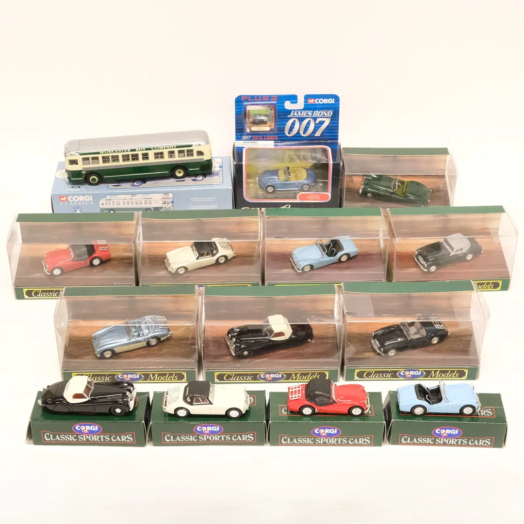 CORGI. 14 MODELLBILAR. SKALA 1:43. — Model cars — Björnssons Auktionskammare