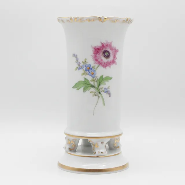 MEISSEN PRUNKVASE BLUMENDEKOR MIT GOLDRAND – 1. WAHL, HÖHE.14,5CM, 20. JAHRHUNDERT.