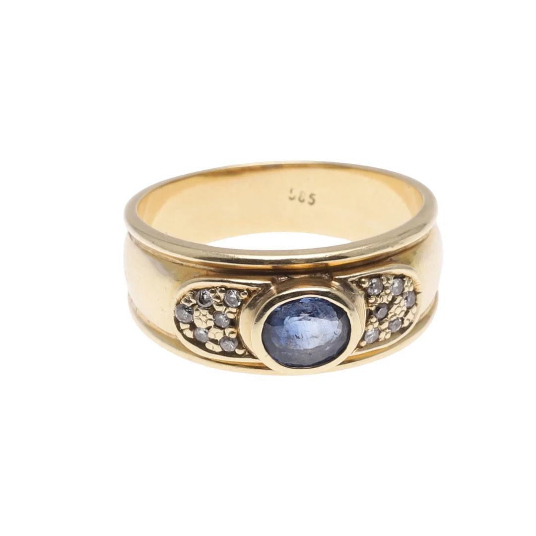 A SAPPHIRE AND DIAMOND RING. — Rings — Lawrences Auctioneers