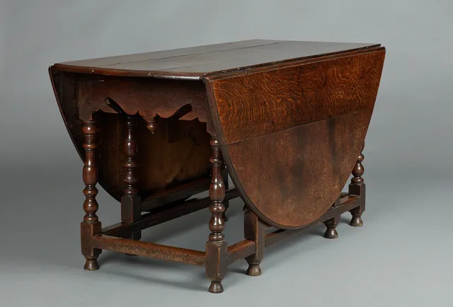 A LARGE WILLIAM AND MARY OAK GATELEG DINING TABLE TO SEAT TEN PEOPLE, ENGLISH, CIRCA 1685-1700.