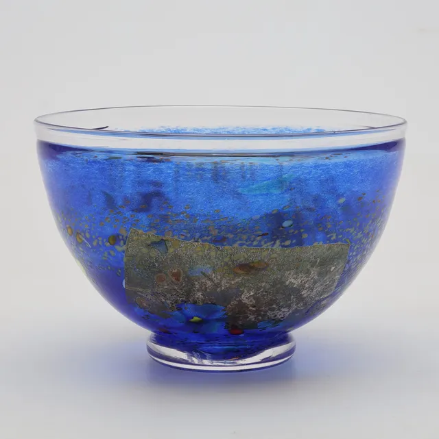 BERTIL VALLIEN. SKÅL "Satellite", glas, Kosta Boda, signerad.