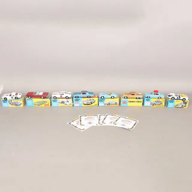 EIGHT BOXED CONTEMPORARY CORGI CARS (8).