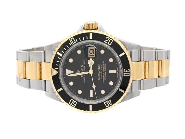 ROLEX, Oyster Perpetual Date, Submariner (1000ft = 300 m, Swiss Made), Chronometer, Ref nr. 16613 T, Serie nr. Z937325, Cal 3135, Verk nr. 3 1651799, Boett nr. 2160, herrur, 40 mm, stål/guld, automatisk, safirglas, datum, Fliplocklänk, viklås, Ref nr. 93253-EO8, cert, september 2007, box (skadad).