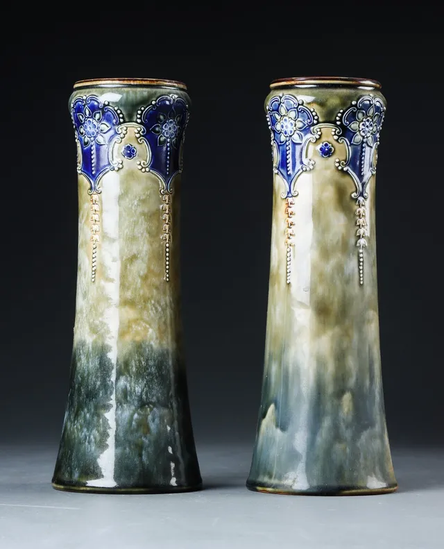 Royal Doulton. To vaser