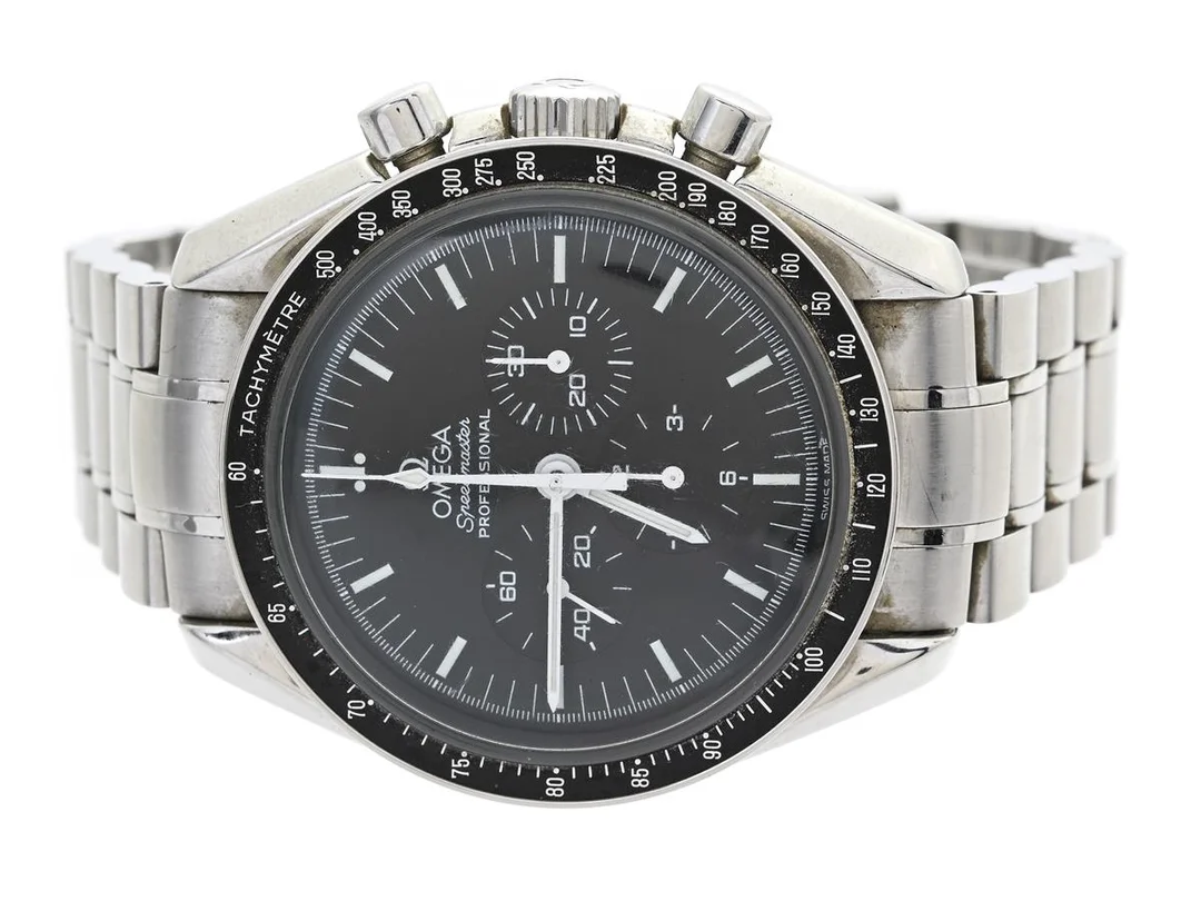 OMEGA, Speedmaster, Professional, "Tachymètre", s.k. "Moon Watch", Cal 1861, Verk nr. 77025130, Serie nr. 77025130, PIC nr. 3570.50.00, Ref nr. SU 345.0022, Boett nr. 145.0022/345.0022, kronograf, herrur, 42 mm, stål, manuell, plexiglas, originallänk, viklås, Ref nr. 1998/849, cert, september 2000, box (skadad). — Klockor/Omega — Kaplans