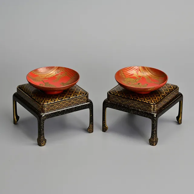 A PAIR OF JAPANESE SAKE CUPS (SAKAZUKI) AND STANDS, IN BOXES, EARLY 20TH CENTURY.