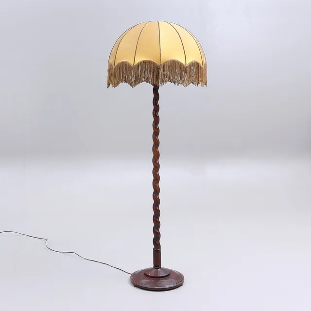 GOLVLAMPA, trä, 1900-talets första hälft.