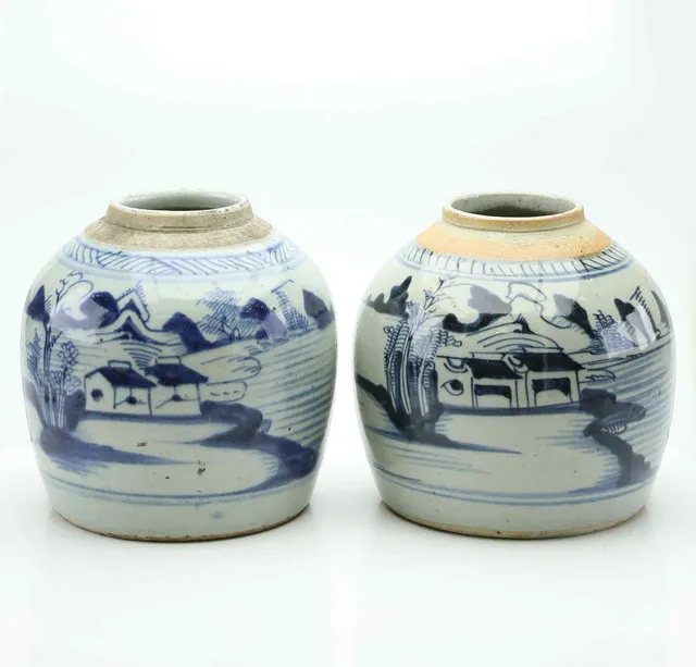 BOJANER, 2 st, porslin, Kina, omkring 1800.