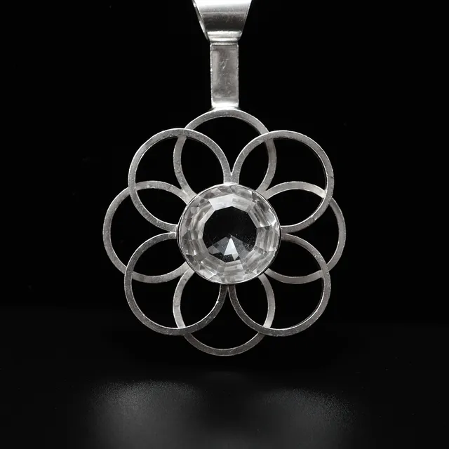 CECILIA JOHANSSON. Hänge, silver, bergkristall, Göteborg, 1966.