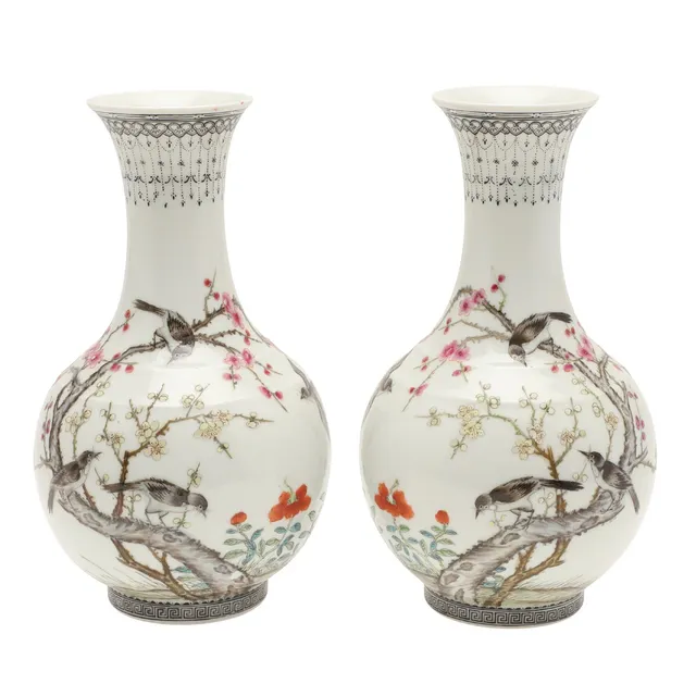 PAIR OF CHINESE REPUBLIC STYLE VASES.