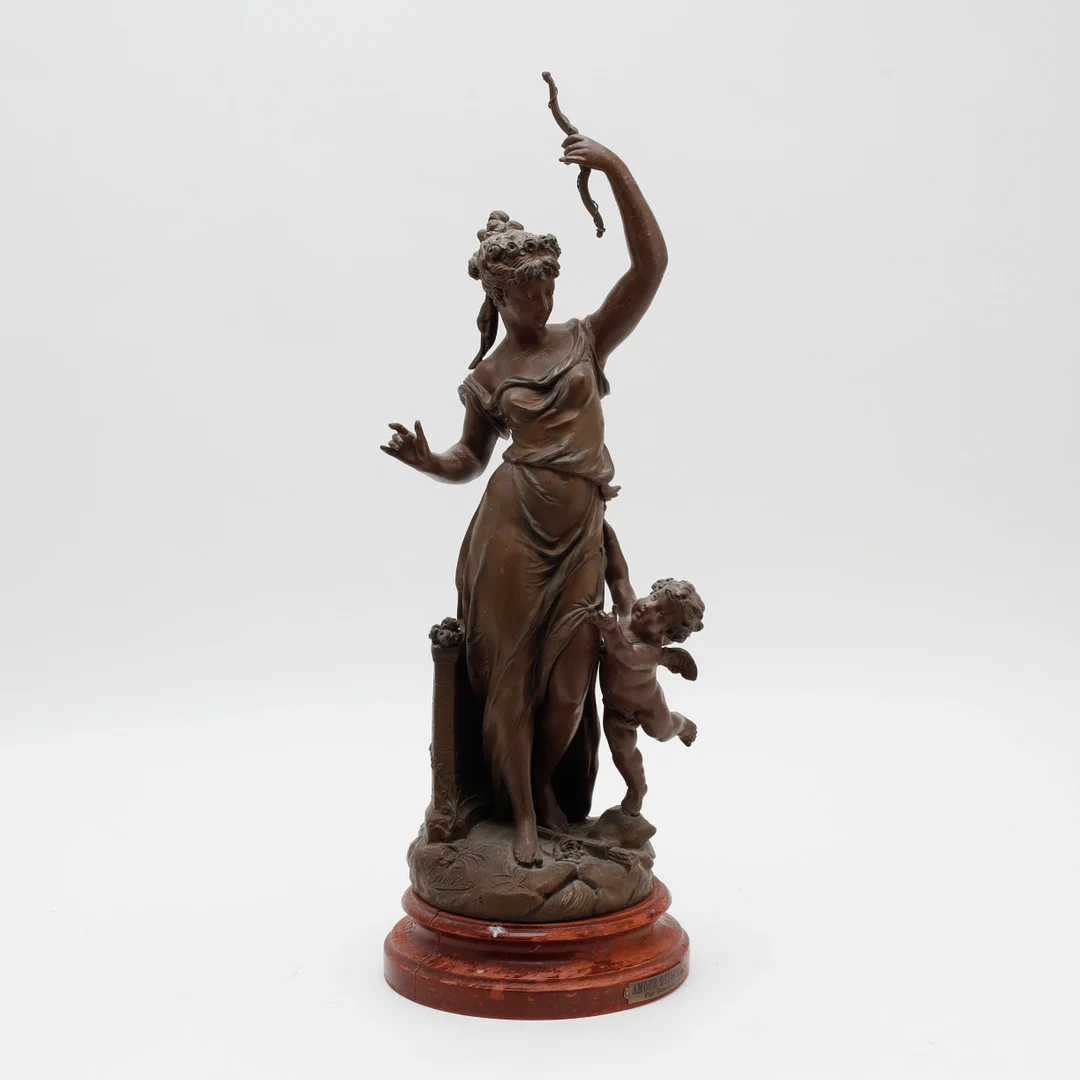 ÉMILE BRUCHON. EFTER. Skulptur "Amour désarmé", patinerad vitmetall. — Sculptures & Bronzes — Göteborgs Auktionsverk