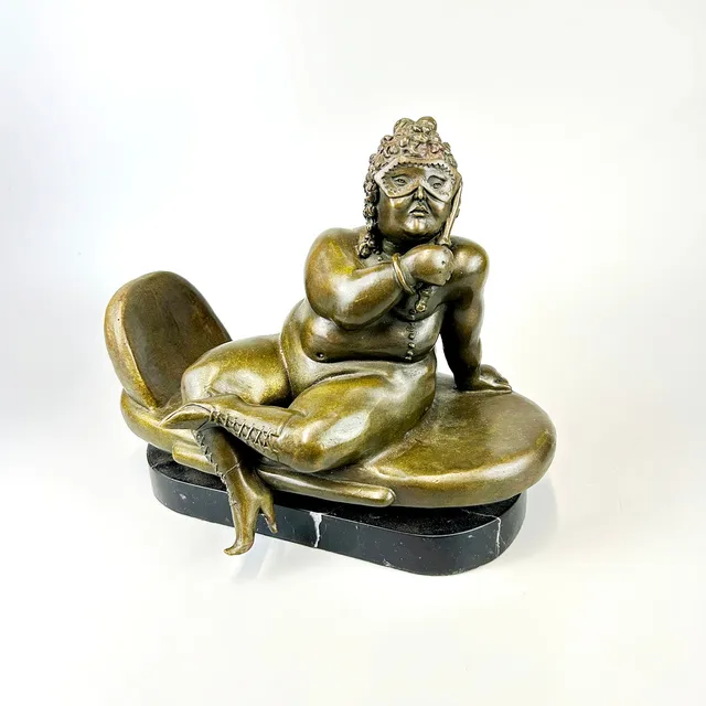 BRONZE BOTERO STYLE GIRL.