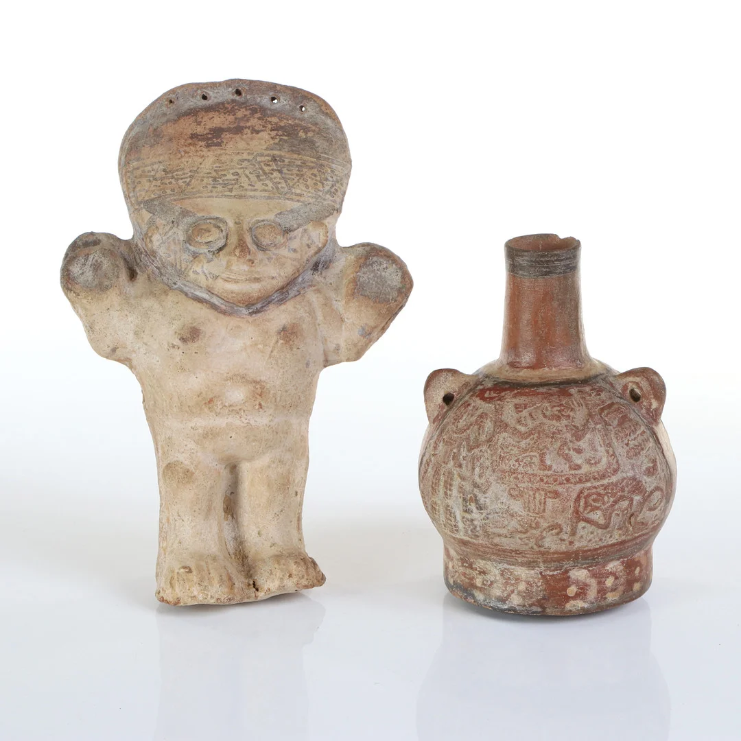 SKULPTUR OCH KÄRL. Bemålad och bränd lera. Förcolumbiansk typ. — Rest of the world — Skånes Auktionsverk