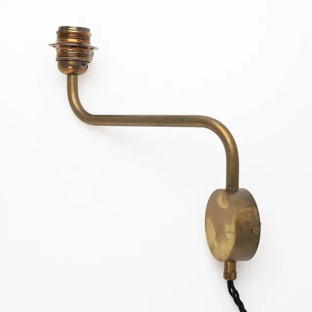 SABINA GRUBBESON. Vägglampa, oxiderad mässing, modell "Edison", Konsthantverk Tyringe.