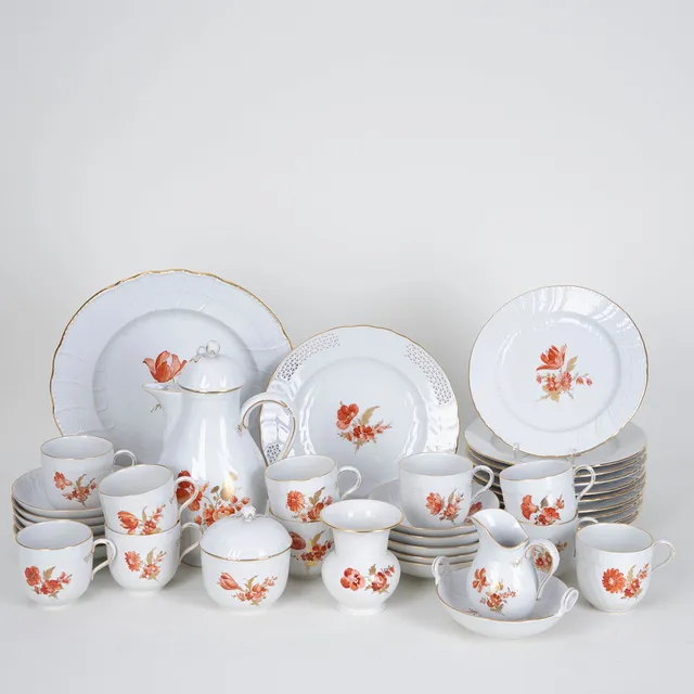 KPM, Kaffeeservice für 10 Personen, Dekor ´Eisenrote Feldblume`, Berlin, 2. Hälfte 20. Jh. (37).
