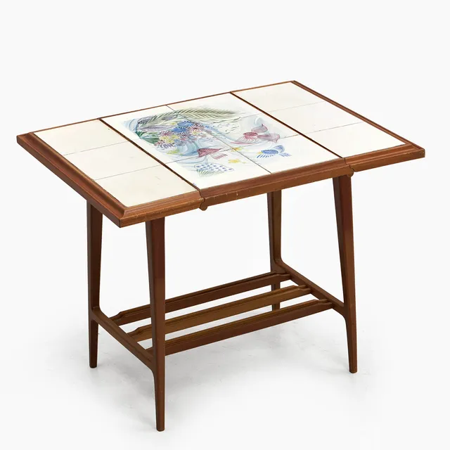 SIDOBORD med klaffar, kaklad skiva med signatur och datering 1946 i måleriet, Bodafors, 1940-tal. Swedish Modern. Etikettmärkt.