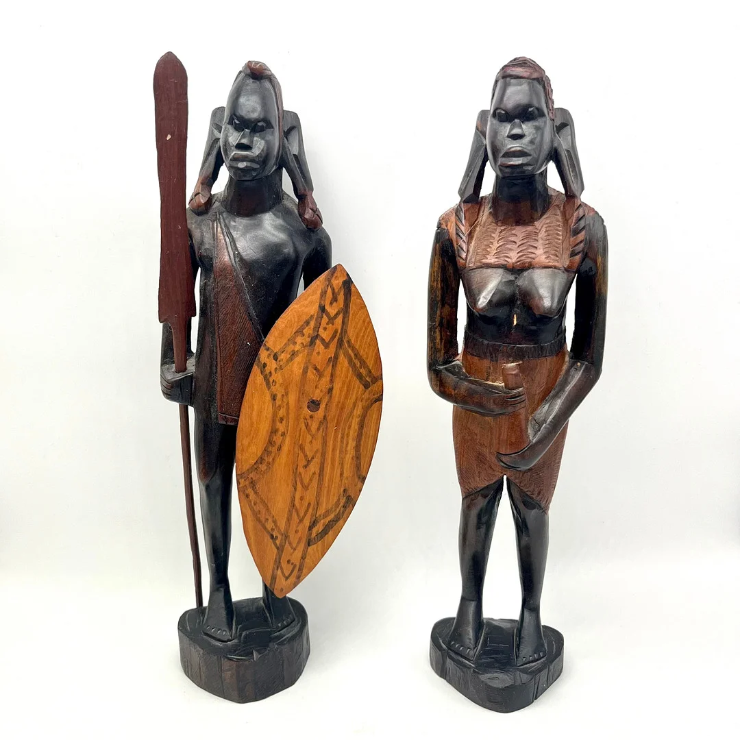 AFRIKANISCHE KRIEGERKUNST: HANDGESCHNITZTE HOLZFIGUREN - ELEGANTE DEKOOBJEKTE IM DOPPELPACK. — Other — Auktionshaus Stuber's Hammerschlag