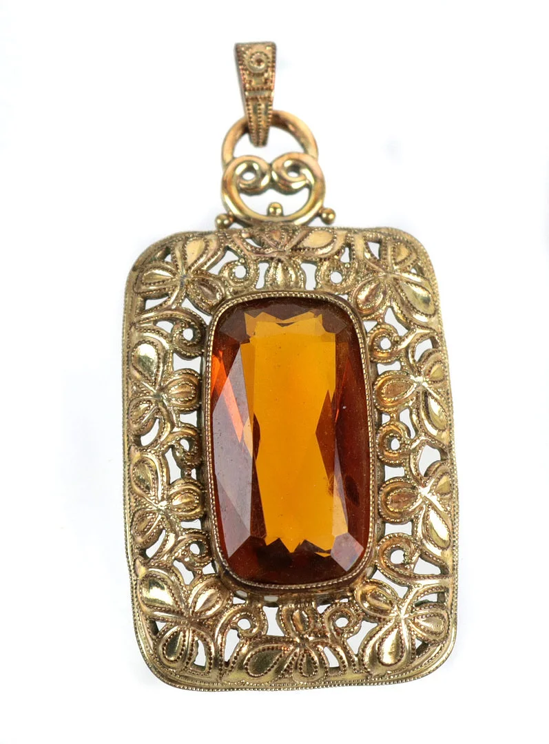 ANTIKER ANHÄNGER UM 1925. — Brooches & Pendants — Auktionshaus Bossard