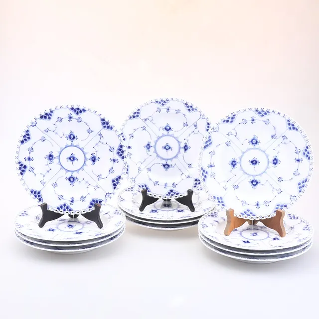FÖRRÄTTSTALLRIKAR, 12 stycken, "Musselmalet", helblond, 1/1085, Royal Copenhagen, Danmark.