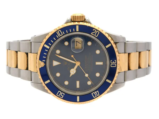 ROLEX, Oyster Perpetual Date, Submariner (1000ft=300m, Swiss-T<25), Chronometer, s.k. "Fat Four", Ref nr. 16613, Serie nr. T688047, Cal 3135, Verk nr. 7562113, Boett nr. 16610, herrur, 40 mm, stål/guld, automatisk, safirglas (nagg), datum, skadad urtavla, servicebehov, skadad klickring till dykring, Fliplocklänk, viklås (stål), Ref nr. 93153-18-V12/401 B, ca 1996.