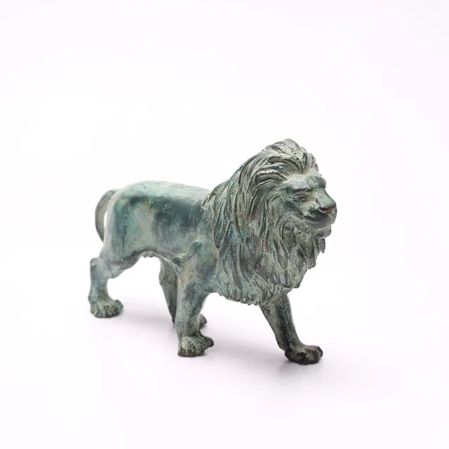 SKULPTUR, patinerad brons, i form av lejon.