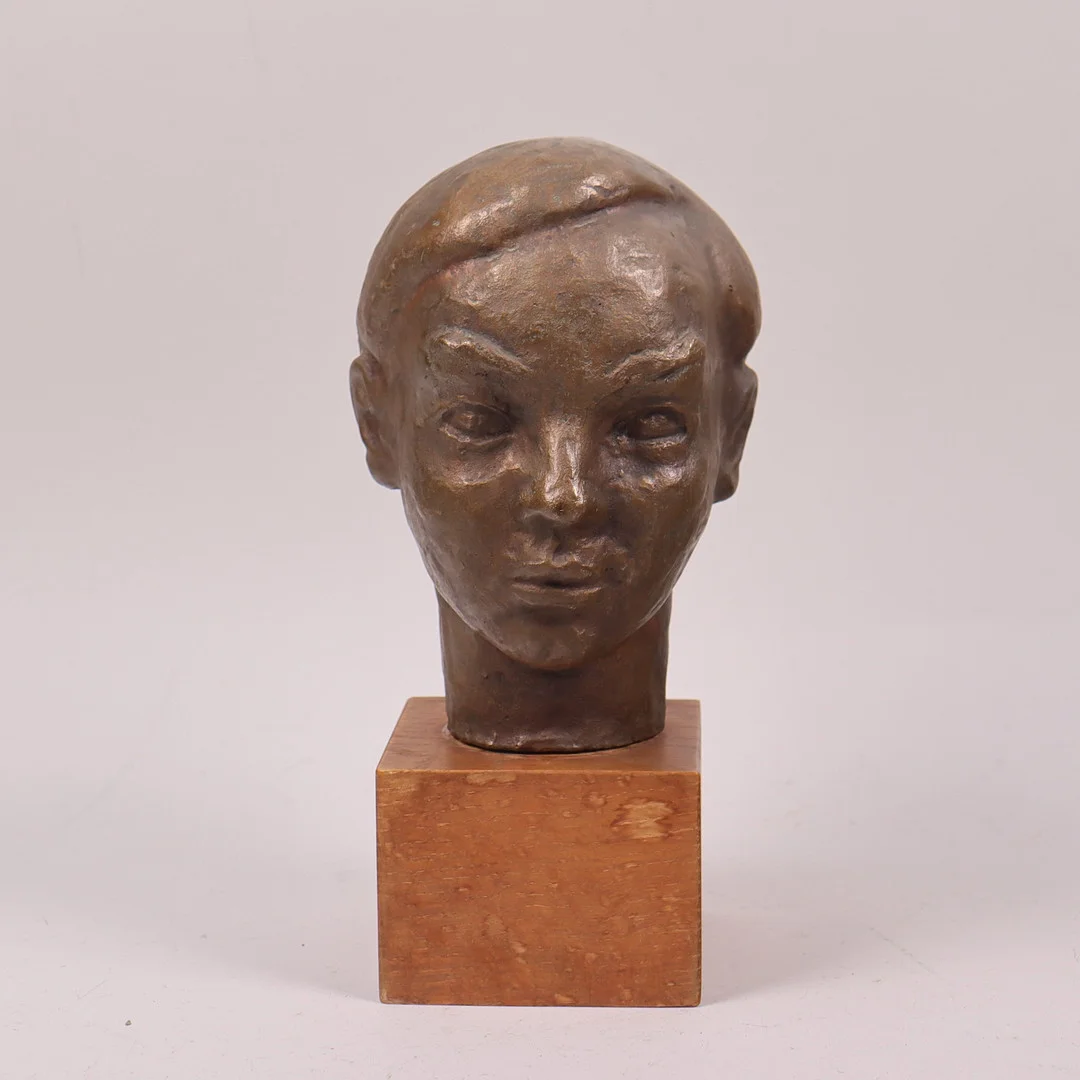 SIGGE BERGGREN. skulptur i brons, porträtt av ung man. — Sculptures & Bronzes — Markus Auktioner
