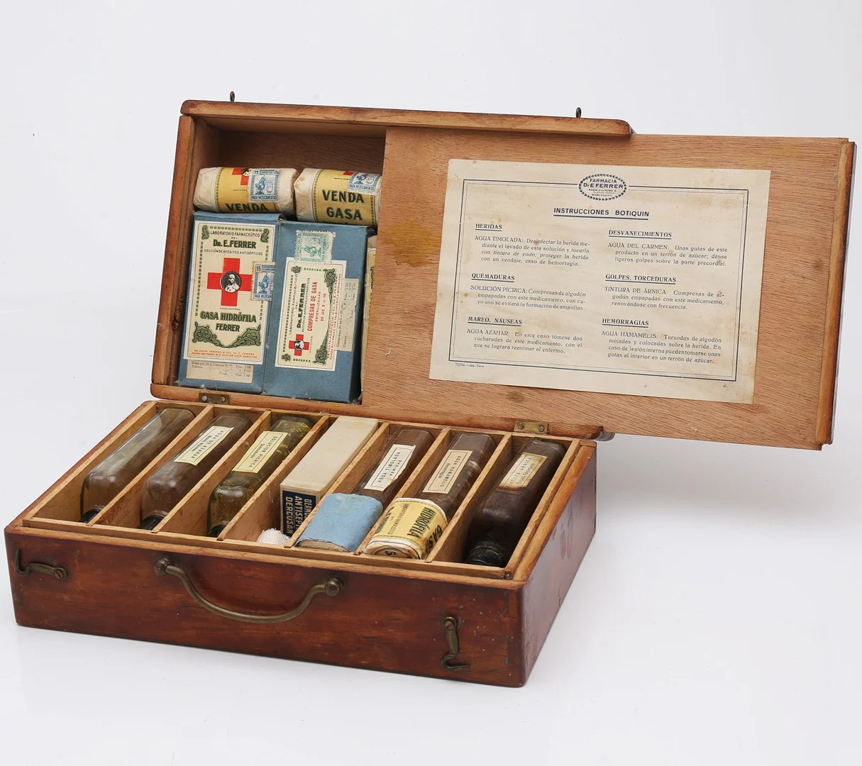 Travel kit from the old Dr. Ferrer pharmacy in Barcelona, early decades of the 20th Century. — Miscellaneous — Balclis