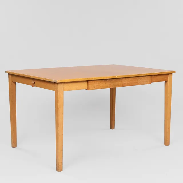 KAI WINDING. Skrivebord af egetræ med skuffer og to tillægsplader, Slagelse Møbelværk, Danmark, 1950/1960'erne, (1+2).