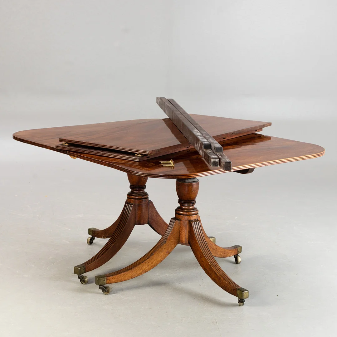 Viktorianischer Speisetisch, England, um 1900. — Tables — Stockholms Auktionsverk Hamburg