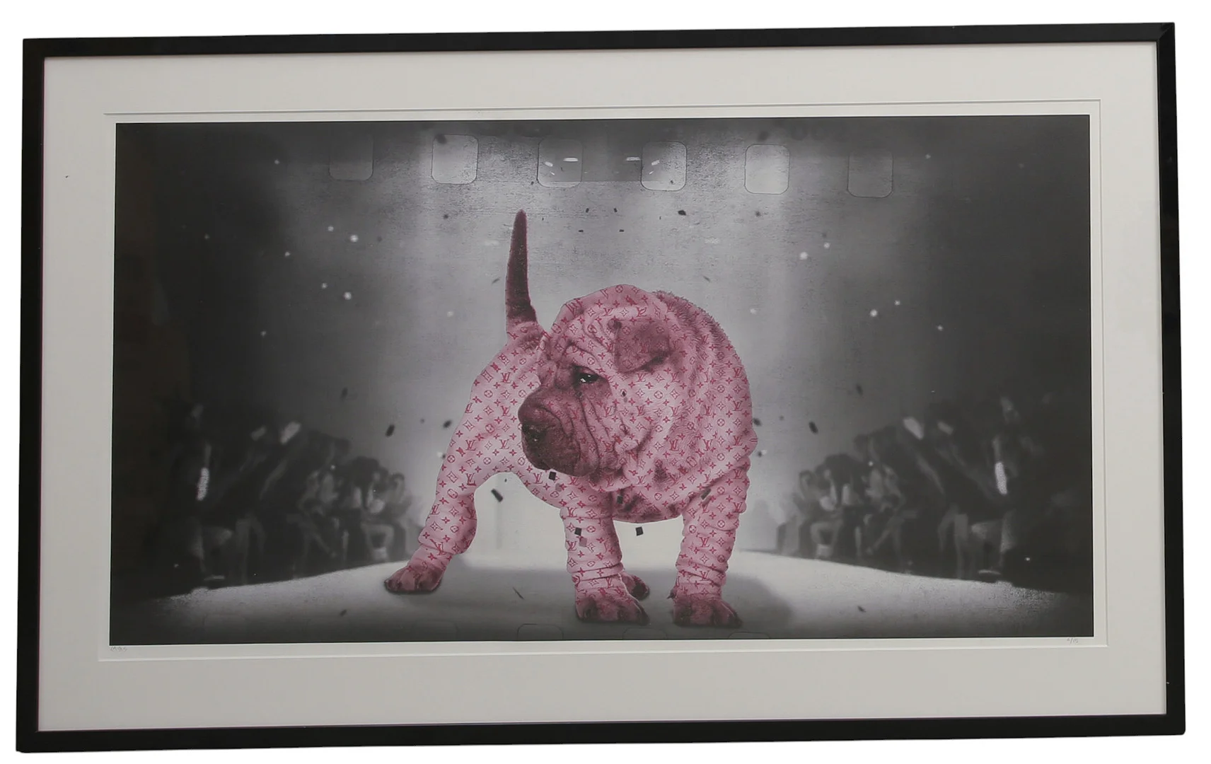 LARS TUNEBO. Fotografisk blandteknik, "At the catwalk", numrerad 6/15. Signerad Lars. — Engravings & Prints — Limhamns Auktionsbyrå