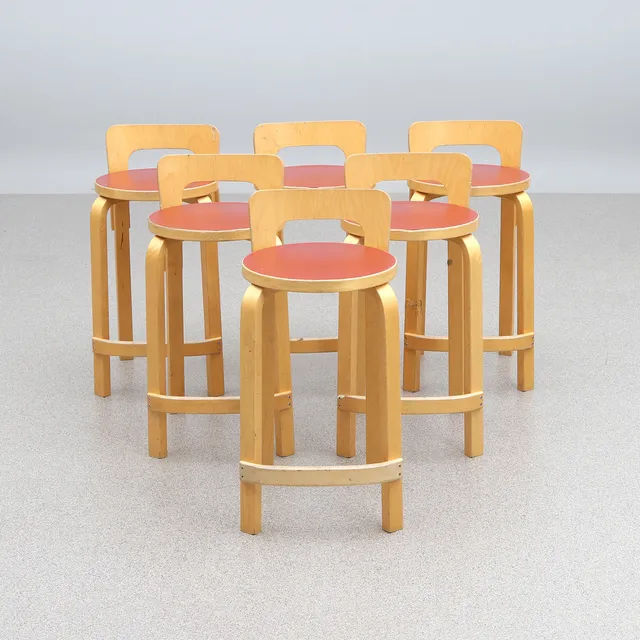 ALVAR AALTO. BARSTOLAR, SEX ST. Björk med laminatsitsar. K65. Samtida tillverkning.