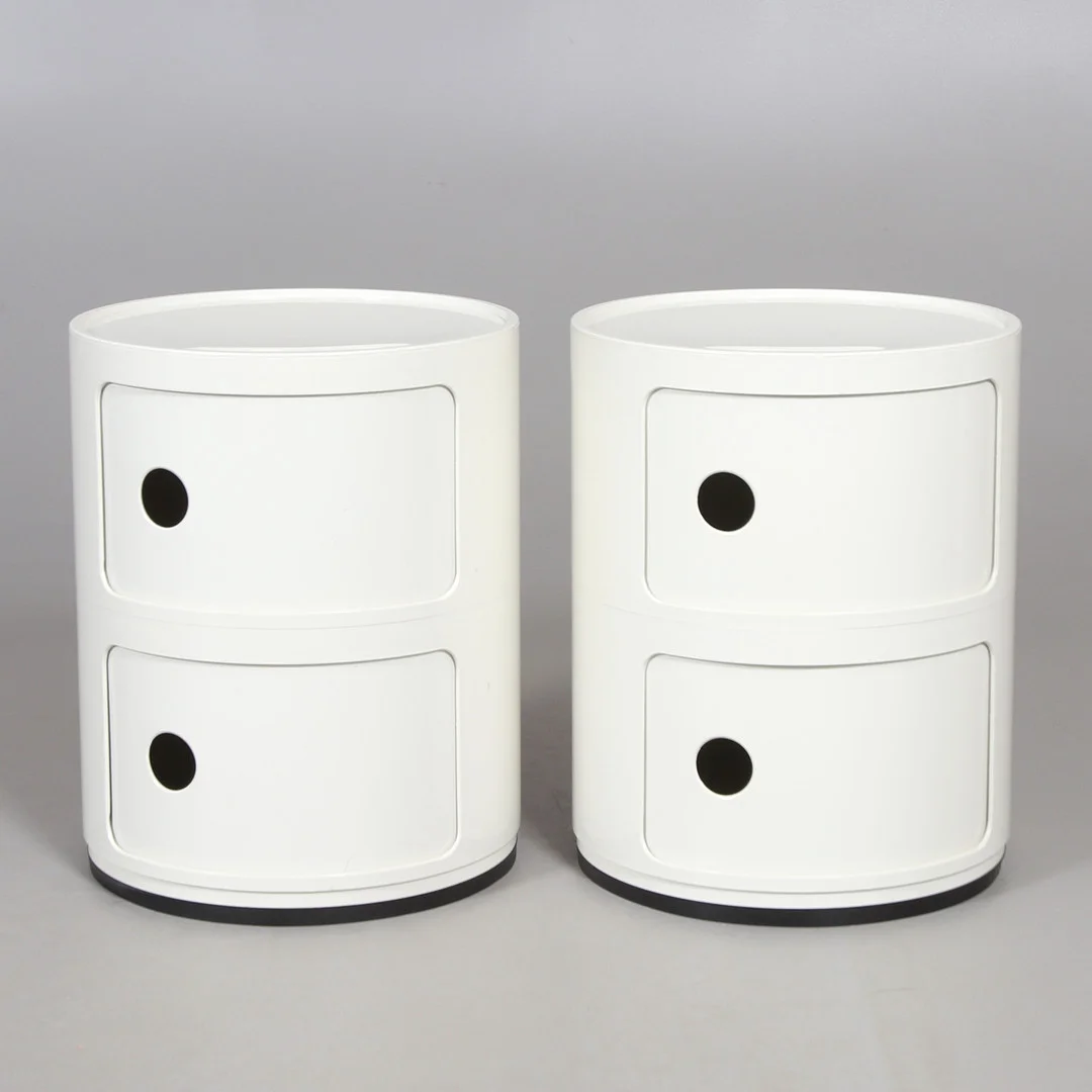 ANNA CARTELLI. Hurtsar, ett par, plast, Kartell, Italien. — Cupboards, Cabinets & Shelves — Stadsauktion Sundsvall