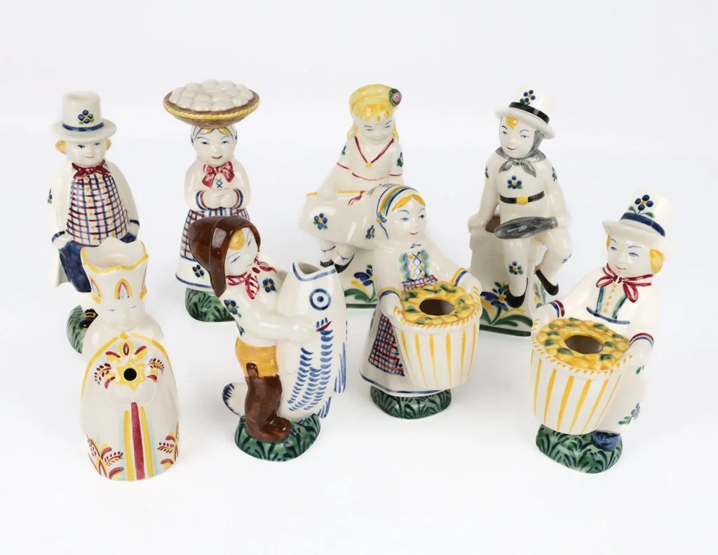 Herluf Jensenius for Aluminia: Seven Children's Aid Day figures and an Epiphany candle, faience - awaiting the chimney sweep, don't put it on until it's here — Glass, porcelain and ceramics/Figures — Lauritz