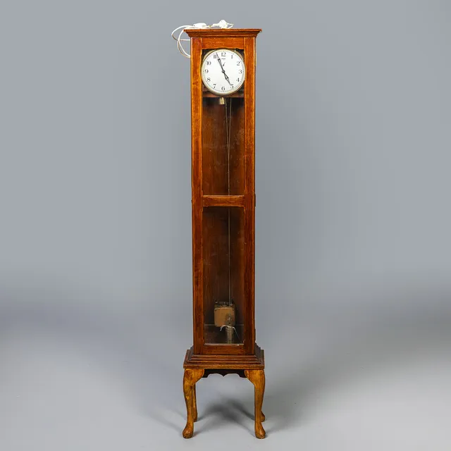 A 20TH CENTURY ELECTRIC FACTORY CLOCK.