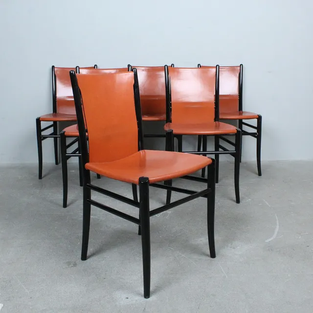 Sechs Esszimmerstühle der 1970er, Italien.