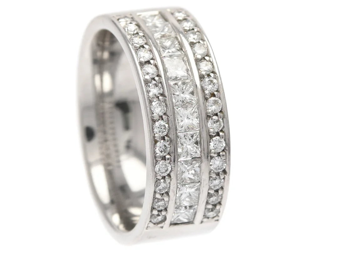 SCHALIN, ring, 18K vitguld, 36 diamantslipade diamanter ca 0,75 ctv, ca W/VS, stl 16 mm, vikt 8,9 g. — Smycken/Ring — Kaplans