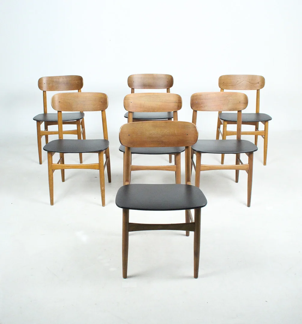 7 x Esszimmerstühle der 1960 er Jahre. — Armchairs & Chairs — Stockholms Auktionsverk Düsseldorf/Neuss