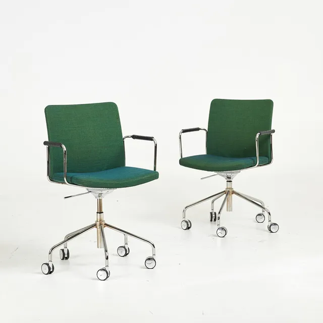 BROBERG & RIDDERSTRÅLE. Kontorsstolar, 2 st, "Stella" för Swedese, kromad stomme, läderklädda armstöd.