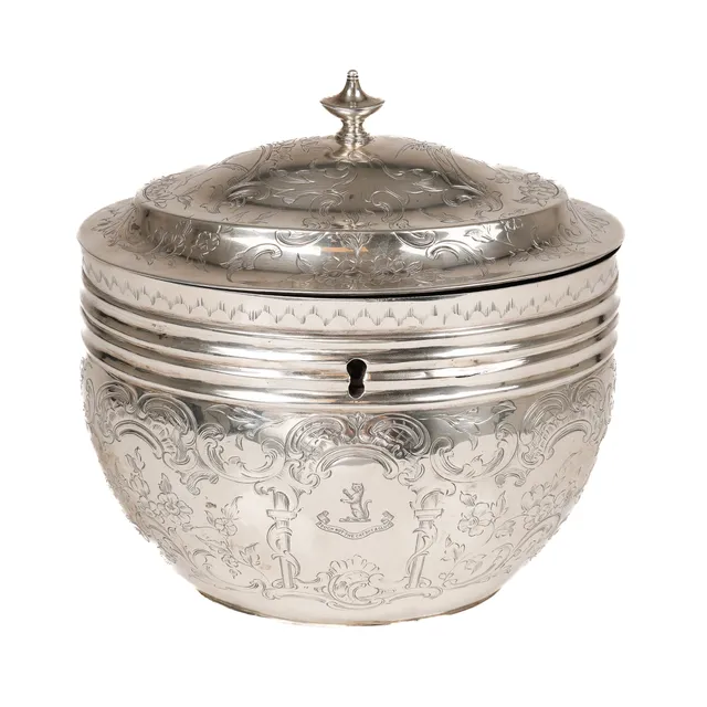 English box of sterling silver, oval body with chiseled tendrils