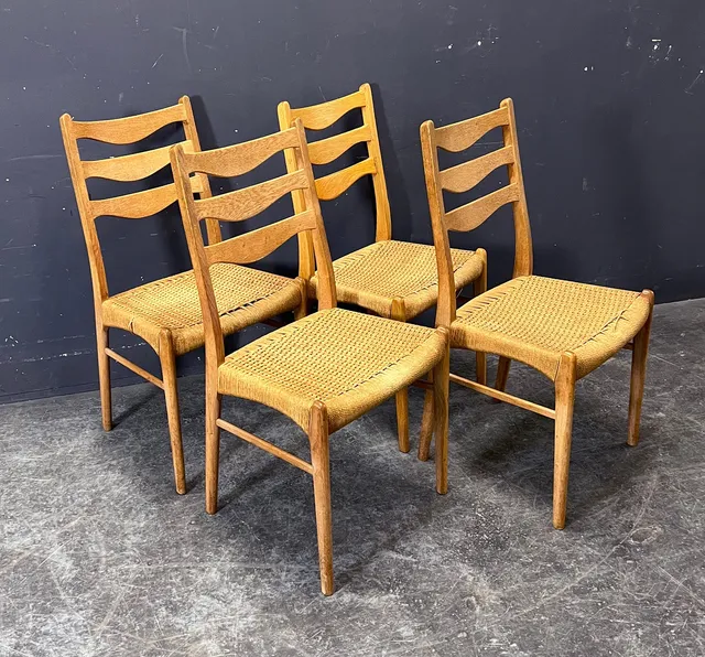 ARNE WAHL IVERSEN. 4 Stühle.