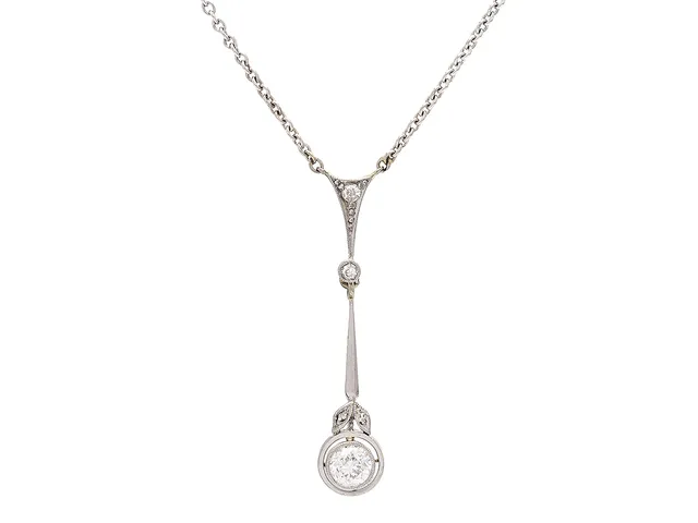 HÄNGE/KEDJA, 14K guld/platina, gammalslipad diamant ca 0,35 ct, ca TW(F-G)/SI, åttkant- och rosenslipade diamanter ca 0,06 ctv, kedja i silver, längd 42 cm, vikt 3,5 g.