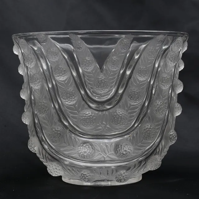 LALIQUE MANUFACTURE. “Vichy” vase.
