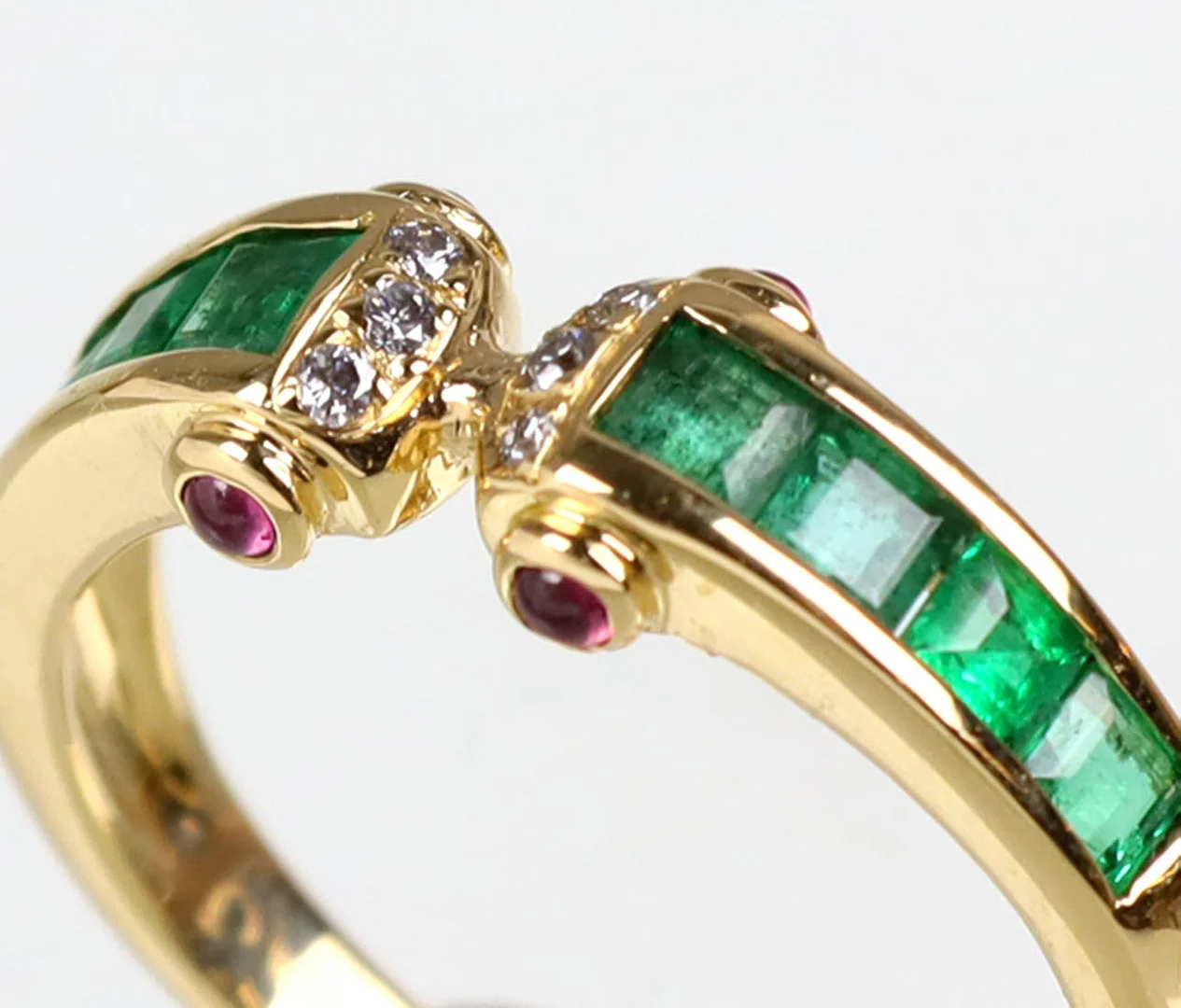 SMARAGD RUBIN RING GG 750. — Rings — Auktionshaus Bossard