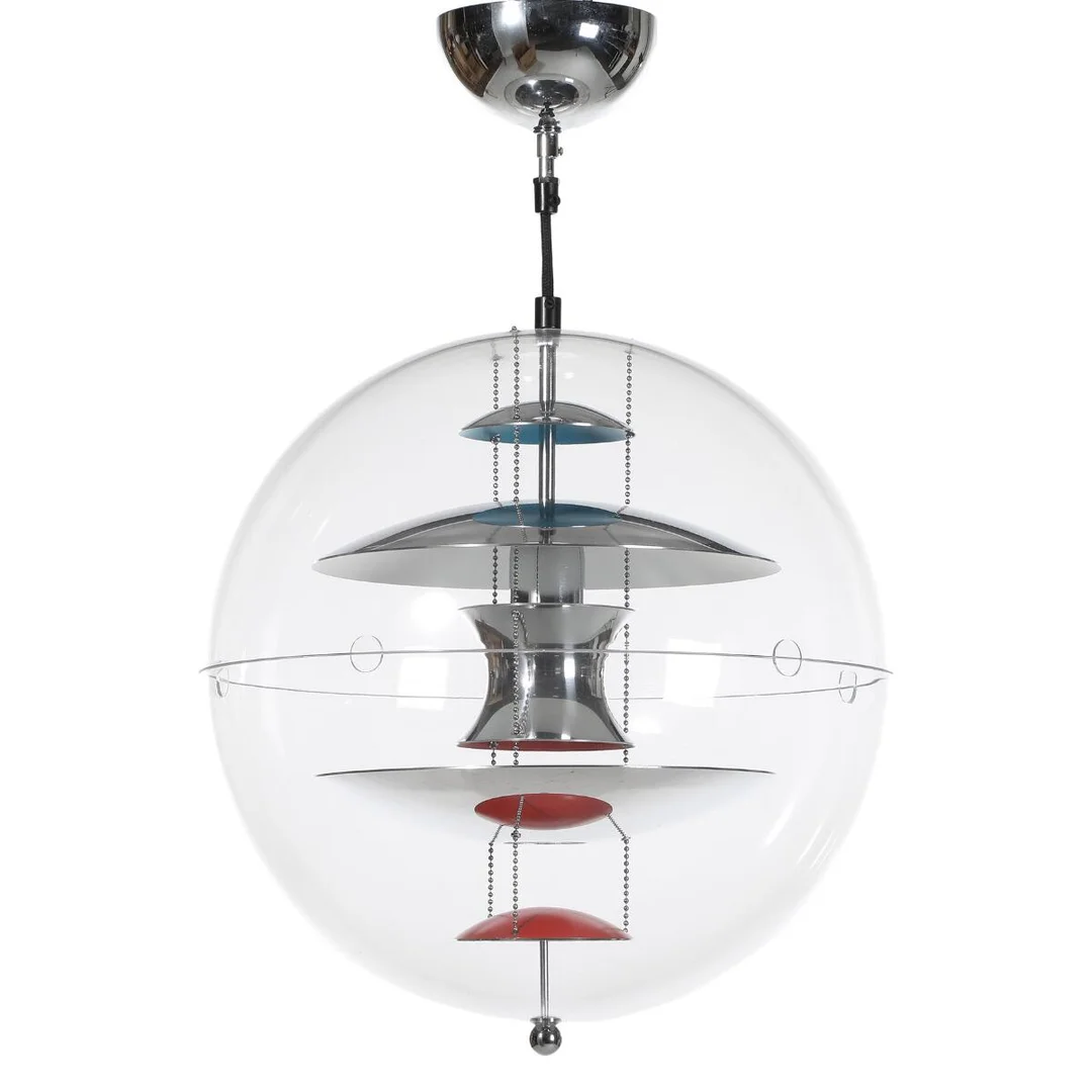 “VP-Globe 40”. Pendant with acrylic shades, inside with red and blue lacquered aluminium shades. Designed 1969. Manufactured and marked by Frandsen Lighting. Diam. 40 cm. — Modern Lighting — Bruun Rasmussen