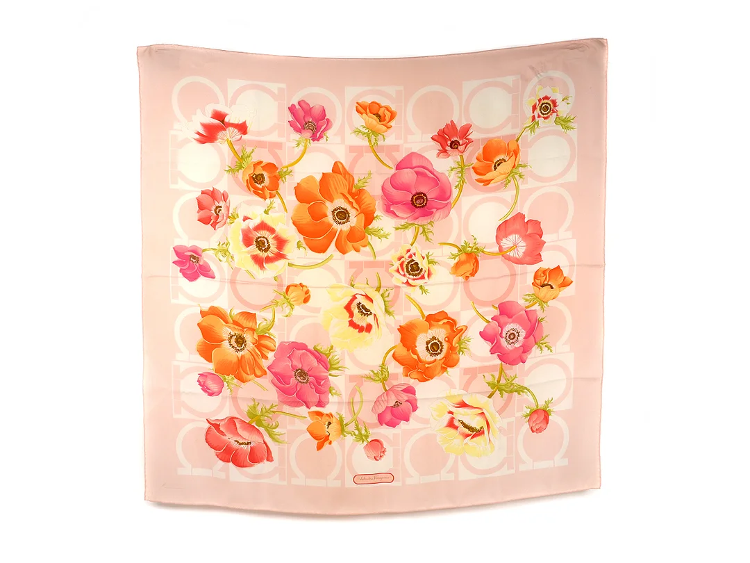 SCARF, SALVATORE FERRAGAMO, 100 % siden, 85x85 cm, rosa med oranga, cerisa blommor. — Accessoarer/Scarves — Kaplans